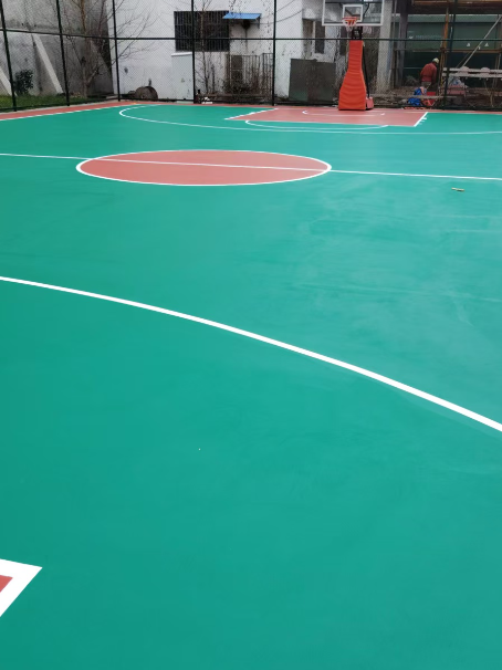 安达 球场长期使用易出现地面开裂